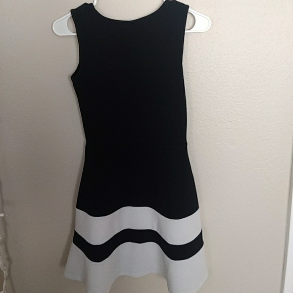 Adorable, classy black and white striped dress - Picture 2 of 4